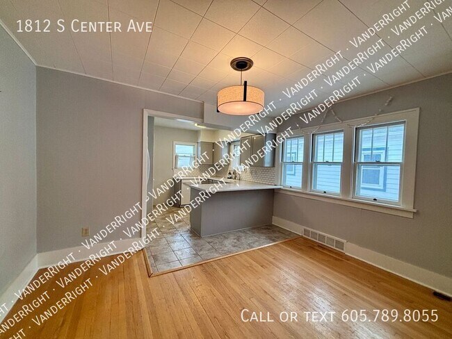 Building Photo - 1812 S Center Ave