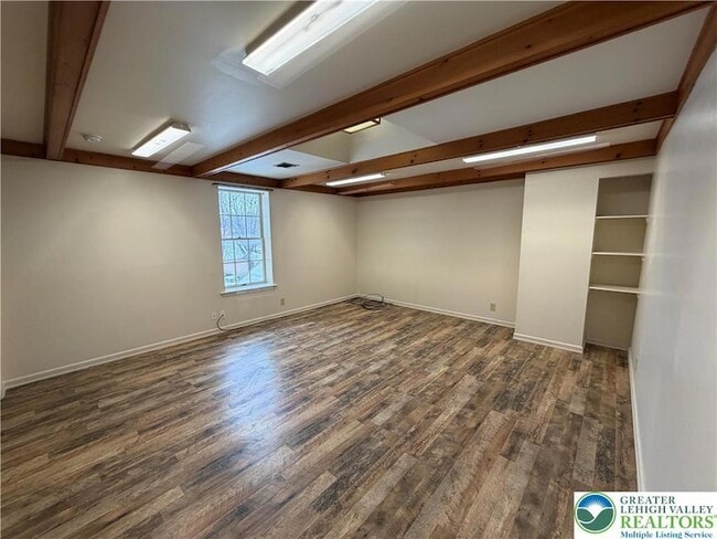 Building Photo - 100 W Main St