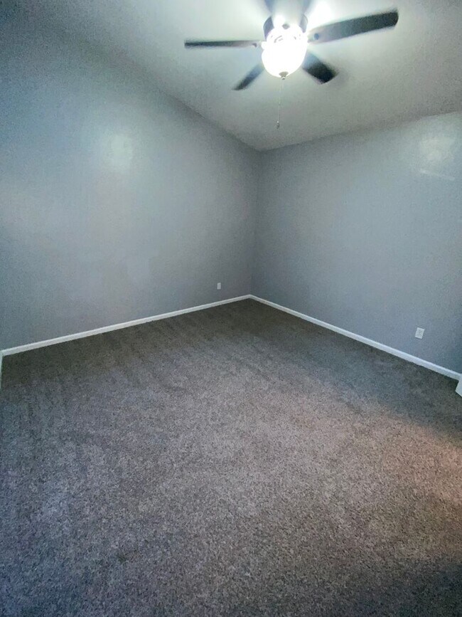 Building Photo - 856 Whistling Swan Dr