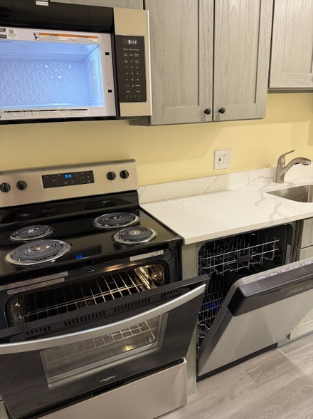 Building Photo - 1820 C St NE