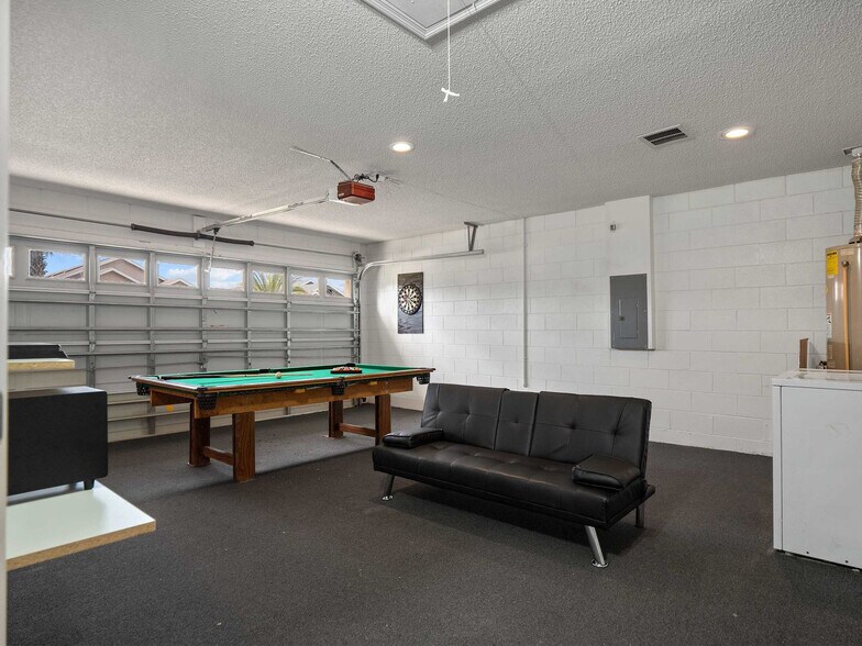 Building Photo - 2660 Oneida Loop