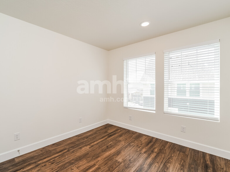 Building Photo - 6037 W Copperhawk Dr