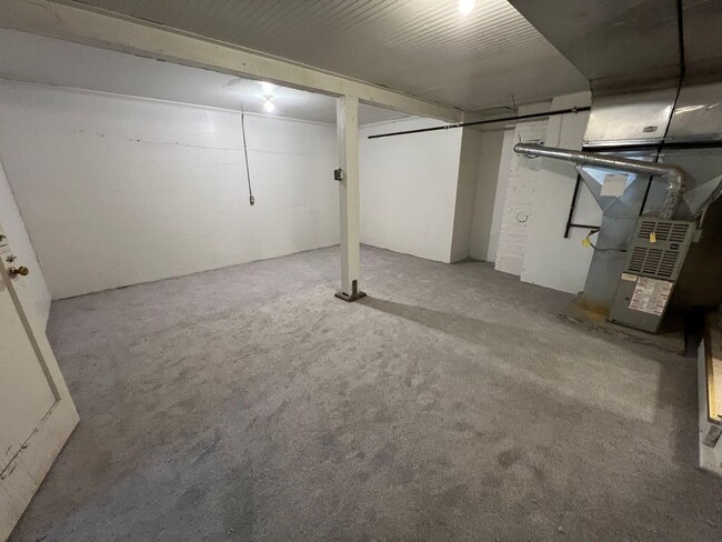 Building Photo - Bremerton Duplex