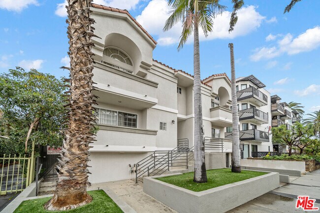 Building Photo - 812 N Hudson Ave