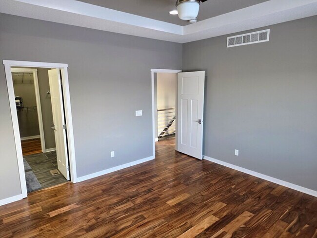 Building Photo - 482 NE Westgate Dr