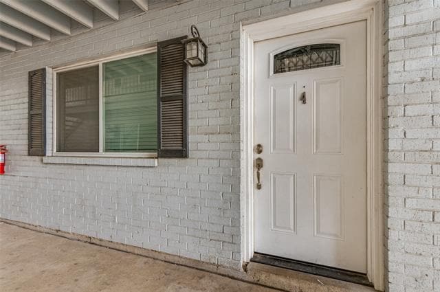 Building Photo - 428 N Dallas Ave
