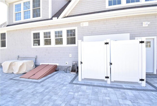 Building Photo - 5 Phil's Path