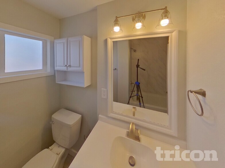 Building Photo - 1224 Norwood Ave