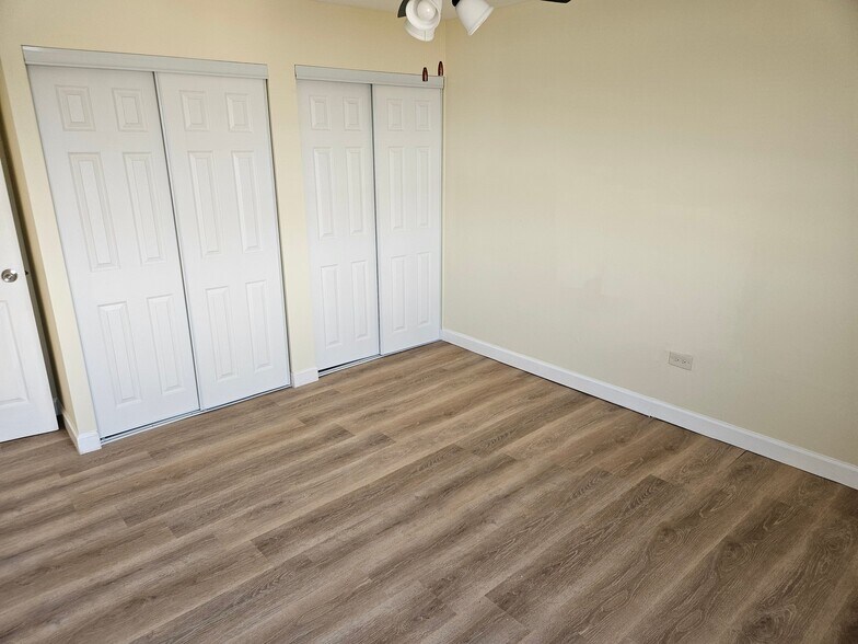 Building Photo - 607 W Wrightwood Ave