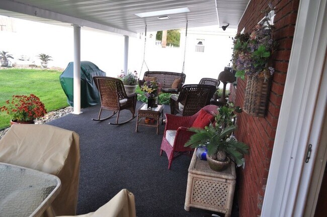 Building Photo - 317 Chestnut St