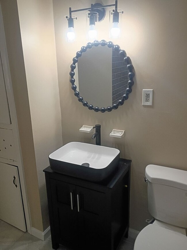 Building Photo - Spacious 4 bedroom 2 bath home for lease