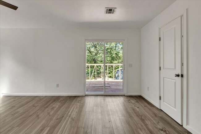 Building Photo - 9710 N Oak Cliff Dr
