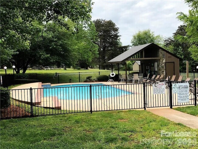 Building Photo - 722 Mallard Head Pl