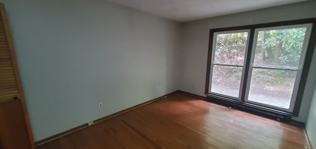 Building Photo - Spacious Mountain Home With Finished Basement & Great Location!