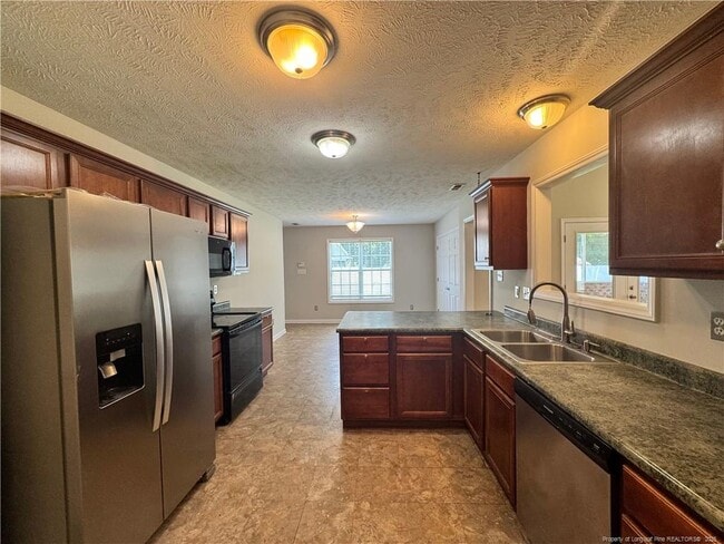 Building Photo - 130 Hosta Dr