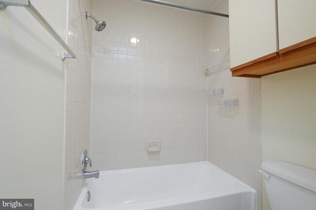 Building Photo - 5800 Inman Park Cir