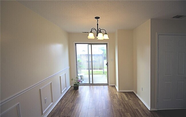 Building Photo - 2507 Whispering Hills Dr