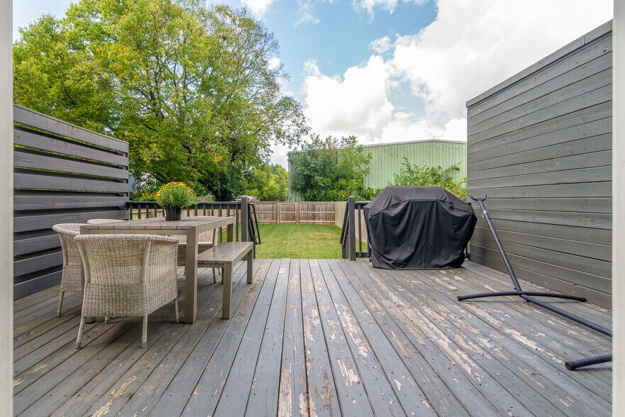 Building Photo - 1407 Pillow St