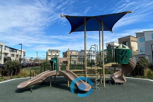 Building Photo - 1840 Mint Ter