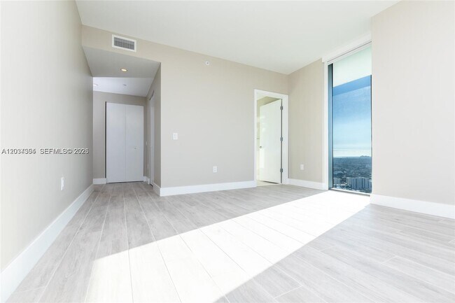 Building Photo - 501 NE 31st St