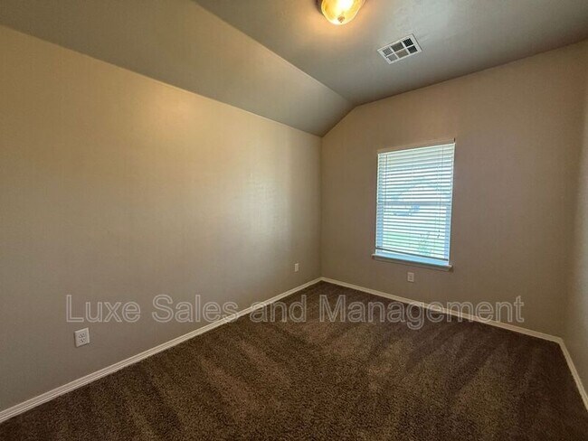 Building Photo - 2408 Alta Vista Ln