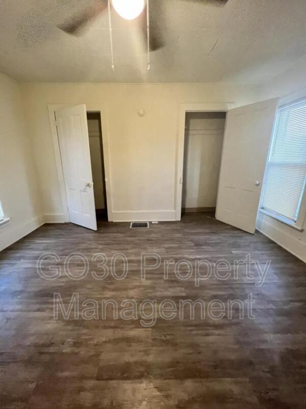 Building Photo - 403 Steel St