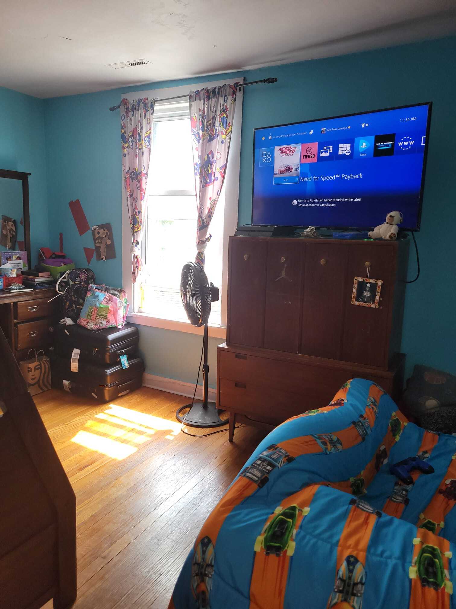 Door view of second bedroom - 594 1st Ave