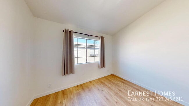 Building Photo - 18347 Saticoy St