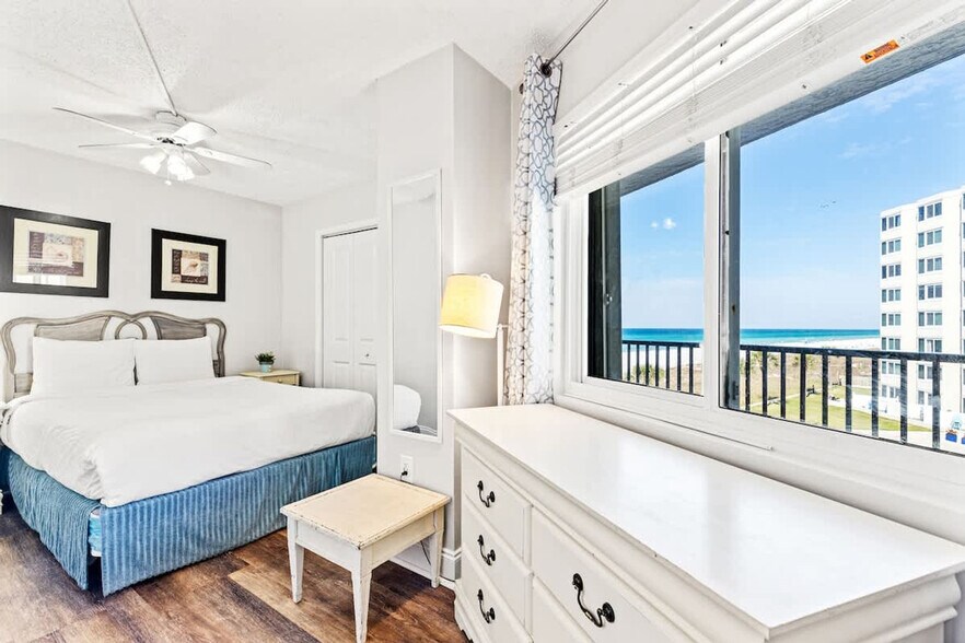 Building Photo - 8815 Thomas Dr