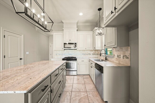 Building Photo - 16923 Bradford Ave