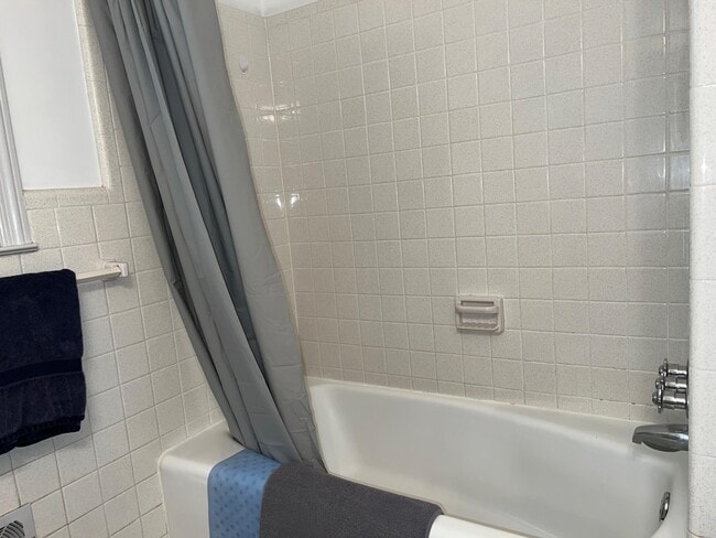 Building Photo - 727 Banks Terrace SE