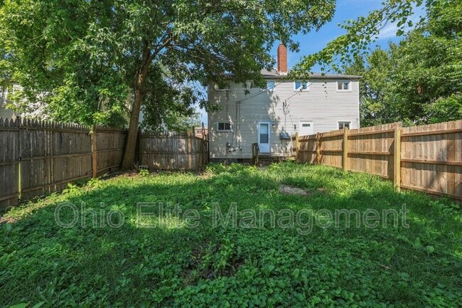 Building Photo - 900 Racine Ave