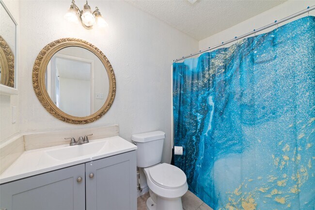 Building Photo - 5711 Longforest Dr