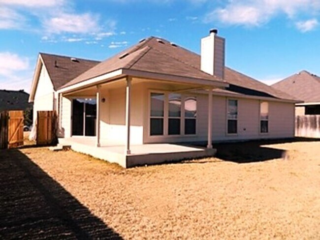 Building Photo - Available Now!!!! Beautiful home located in Harker Heights TX. This home includes 3 bedrooms, 2 b...