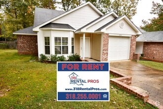 Building Photo - Centrally Located 2 Bedroom 2 Bath House