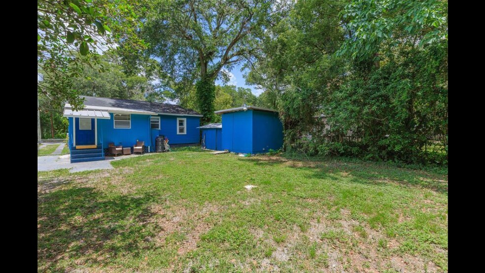 Building Photo - 1221 E Flora St