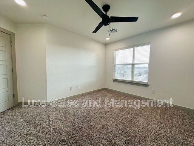 Building Photo - 7907 NW 135th Terrace