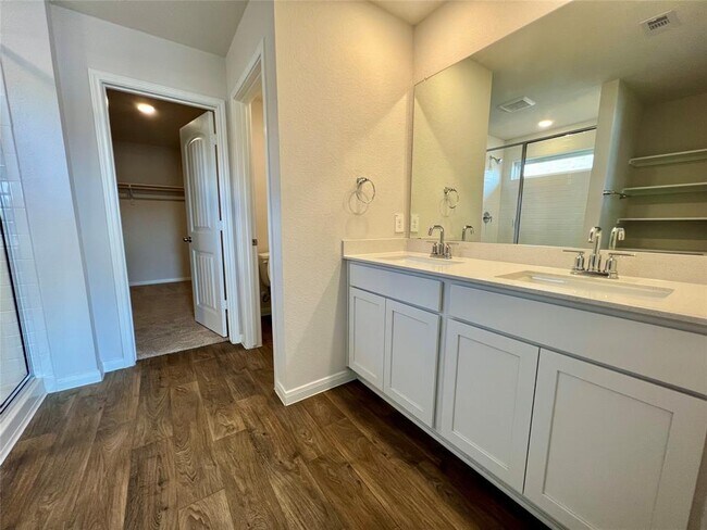Building Photo - 211 Addison Pl
