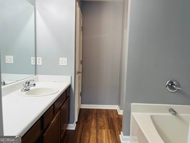 Building Photo - 3156 Parc Ct SW