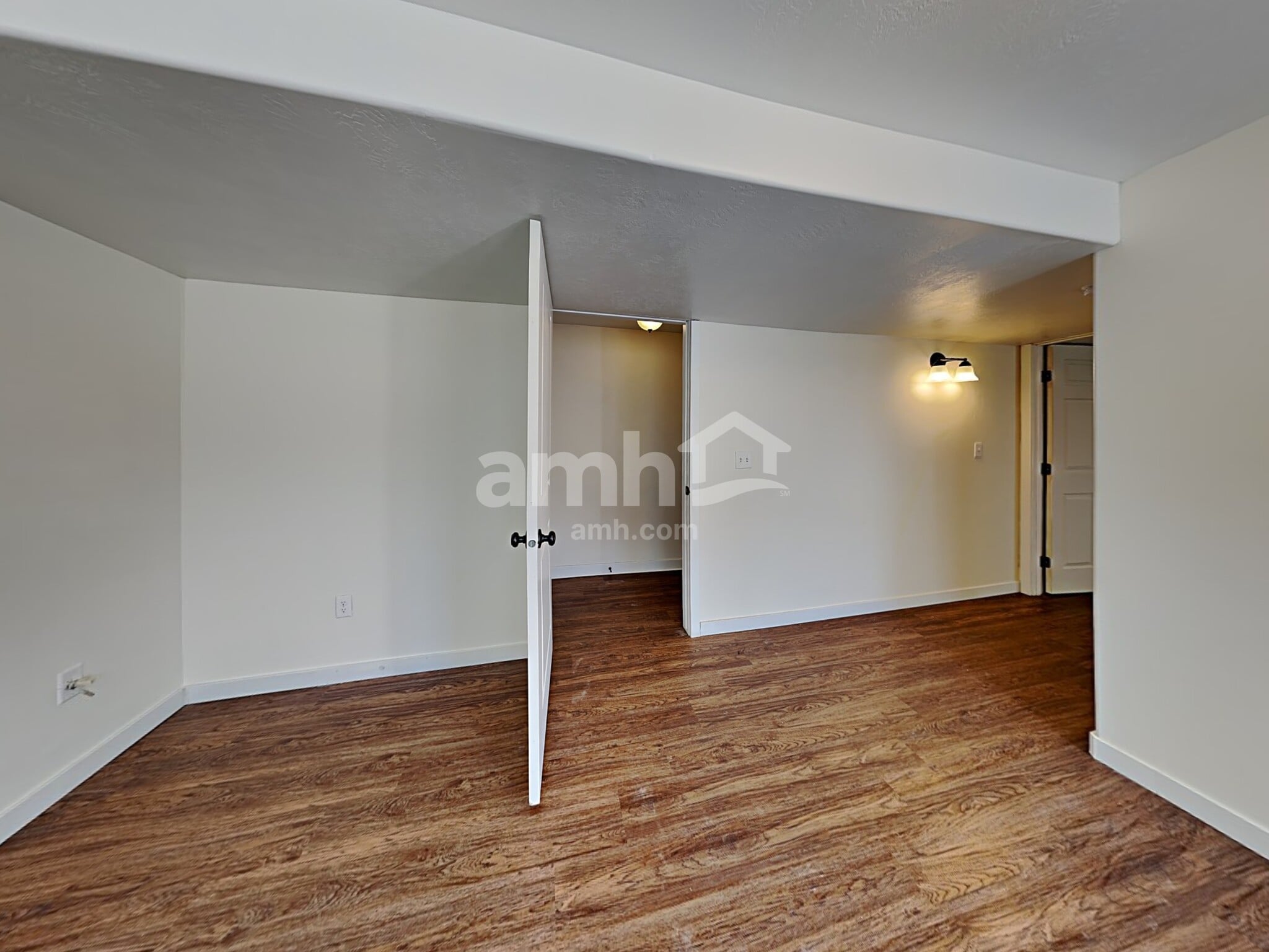 Building Photo - 317 W Willow Creek Dr