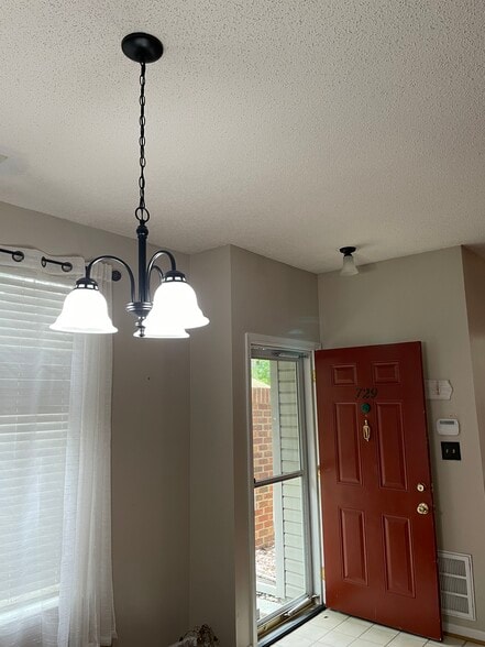 New light fixture in dining room - 729 Daylight Ct