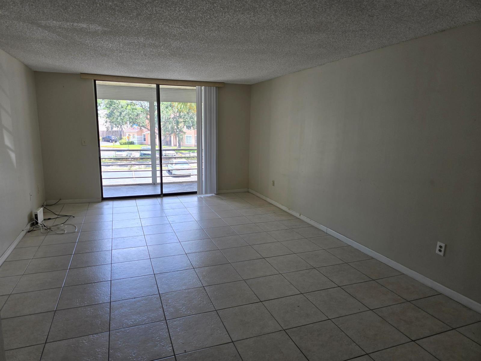 Building Photo - 1800 N Lauderdale Ave