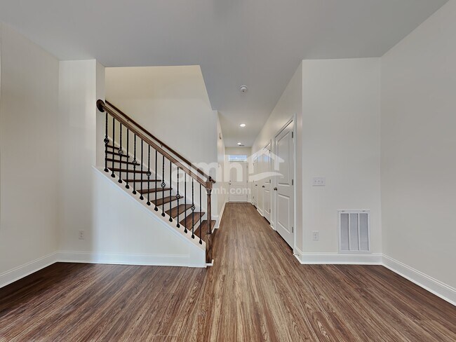 Building Photo - 1823 Produce Ln