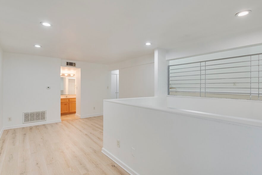 2nd Floor Bedroom with Bath + Closet - 4130 Newton Ave