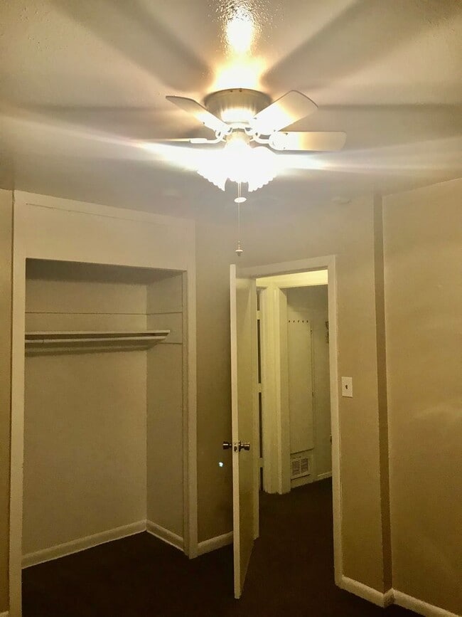 Building Photo - 2 Bedroom, 1 Bathroom Home in North Amarillo!