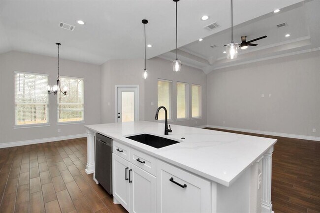 Building Photo - 14922 Indian Hill Trail