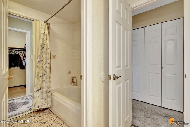 Building Photo - 2bd, 1.5b | Downtown Living With Spectacular Views!