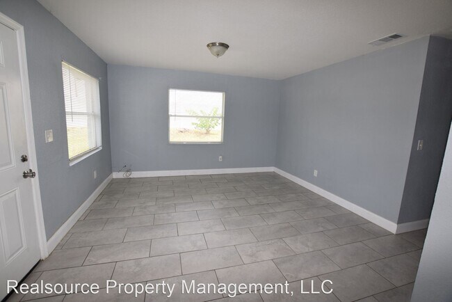 Building Photo - 2 br, 1 bath House - 4943 Pine Hills Road