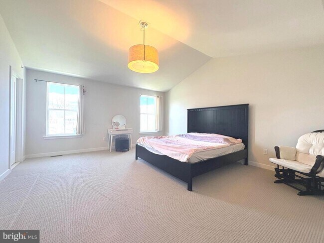 Building Photo - 113 Wynstone Ct