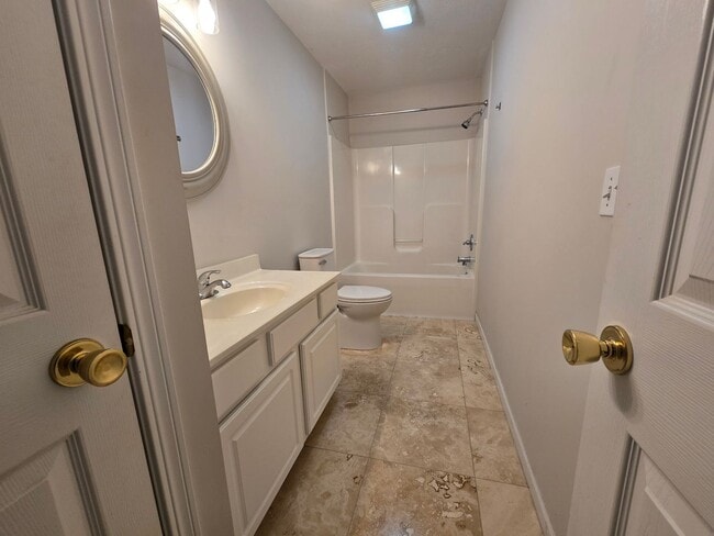 Building Photo - Spacious 4 Bedroom Duplex in North Normal with Pool Access